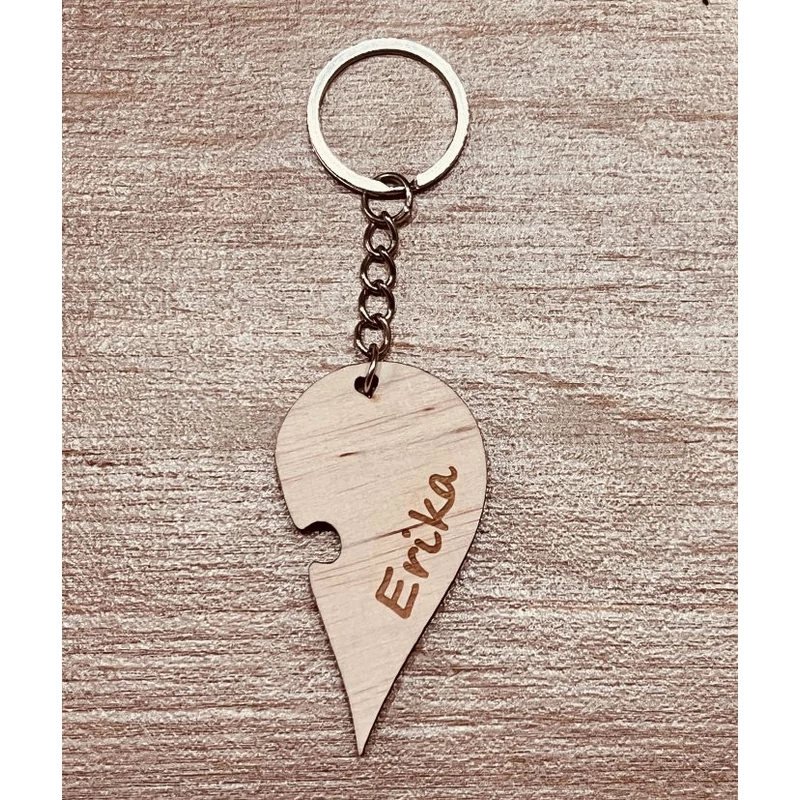 Gravírozott neves fa kulcstartó - Erika