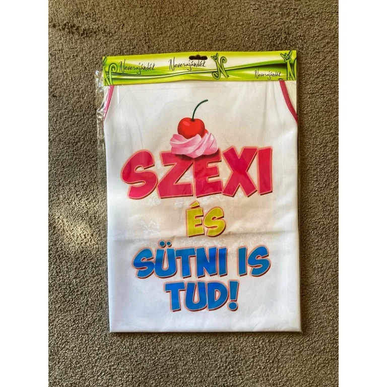 Kötény-Szexi és sütni is tud!