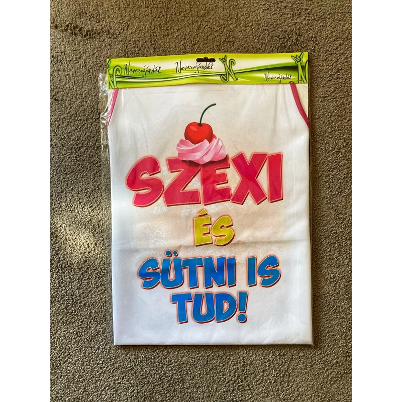 Kötény-Szexi és sütni is tud!