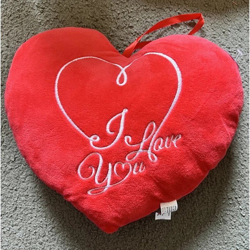 Plüss szív párna - I Love You felirattal
