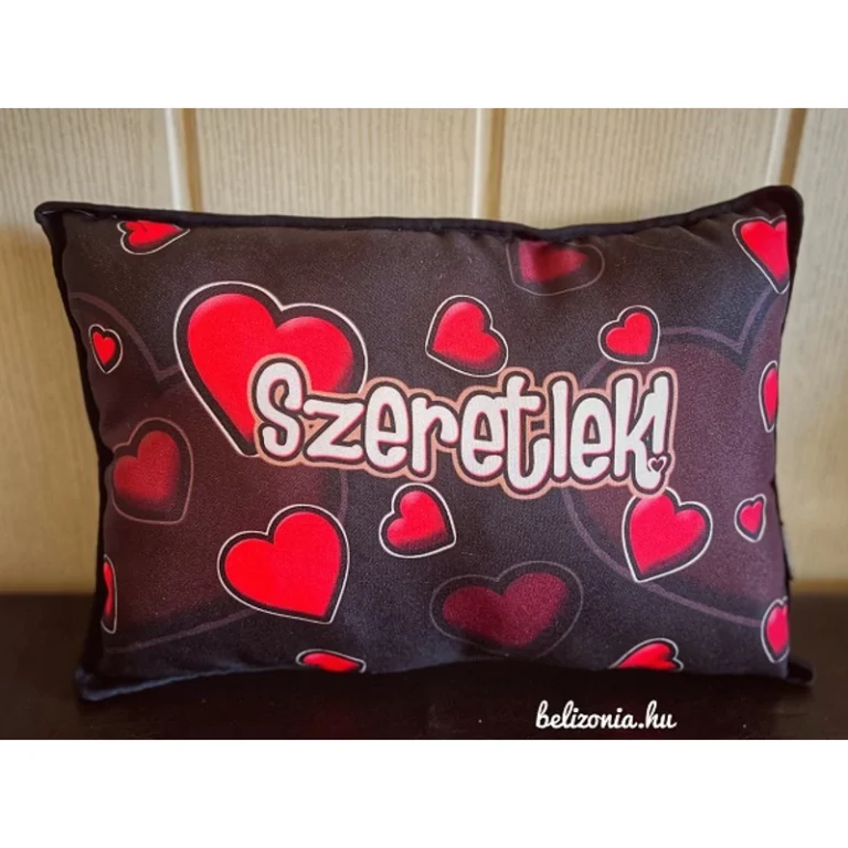 Téglalap párna - Fekete szíves Szeretlek