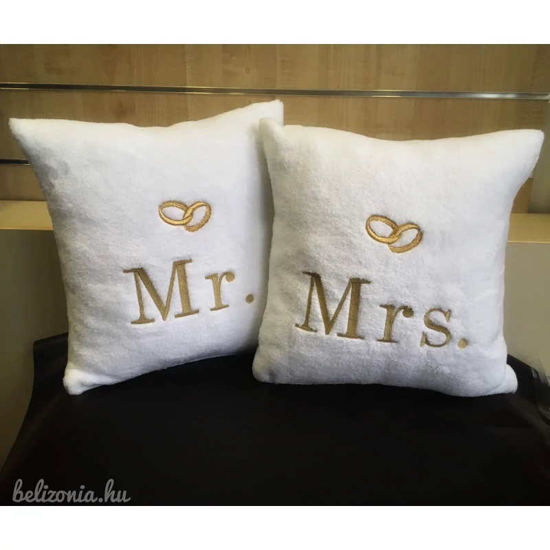 Hímzett Mr. és Mrs. páros párna - Fehér gyűrűs