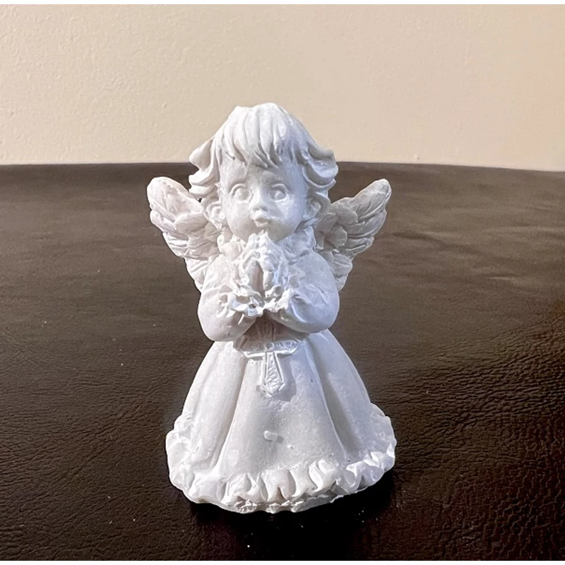 Angyalka figura - Imádkozik