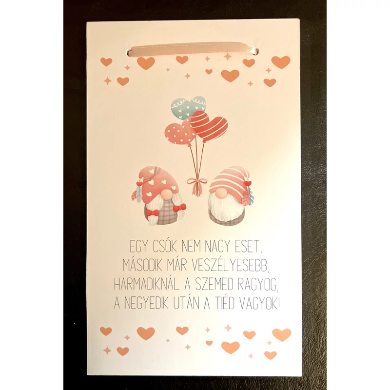 Dísztábla - Egy csók nem nagy eset