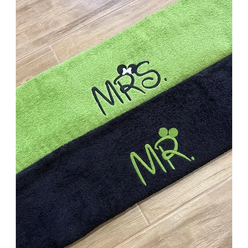 Mr és Mrs hímzett páros törölköző - Fekete