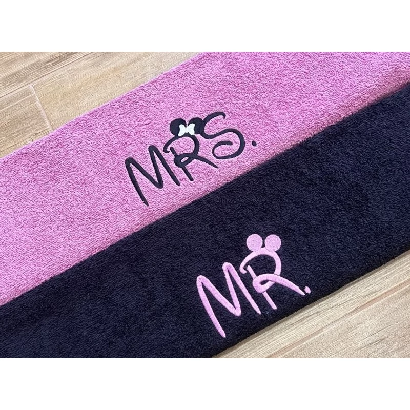 Mr és Mrs hímzett páros törölköző - Fekete
