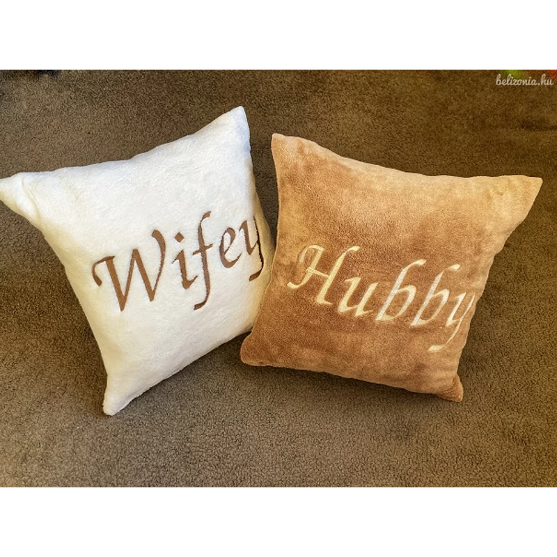 Hímzett páros párna Hubby - Wifey  Barna