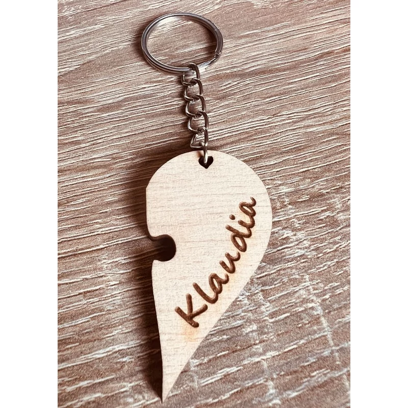 Gravírozott neves fa kulcstartó - Klaudia