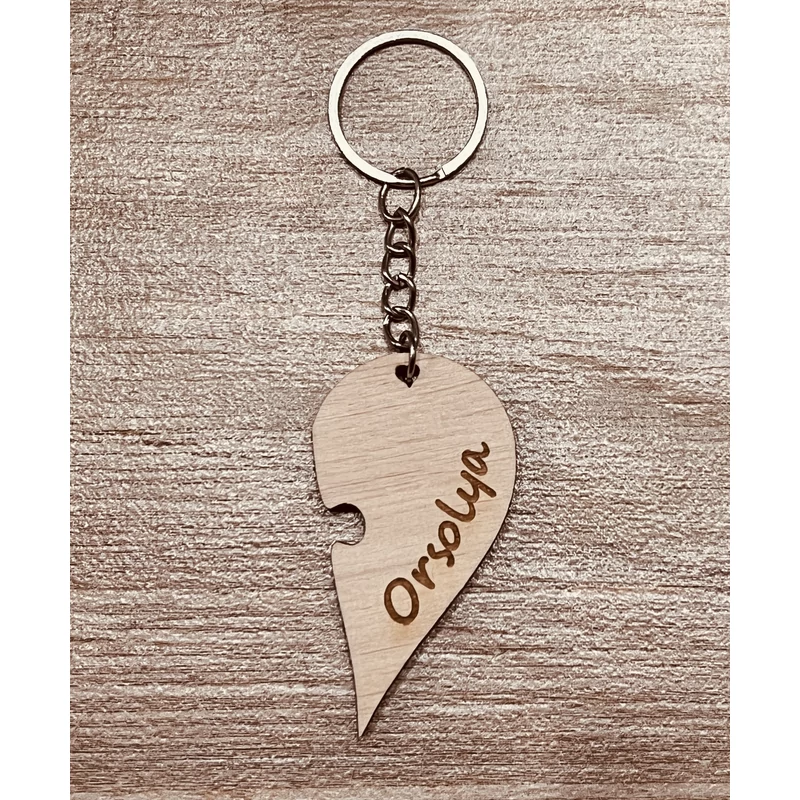 Gravírozott neves fa kulcstartó - Orsolya